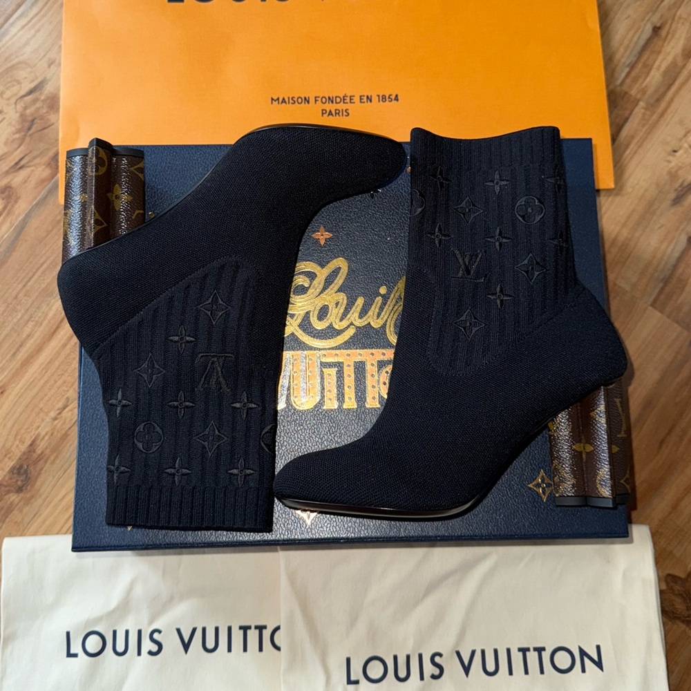 **Brand New** Louis Vuitton Silhouette Ankle Boots - Picture 8 of 9